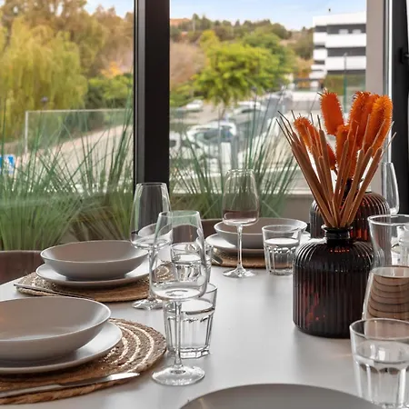 Modern 3-bedroom Family Centre Apartment *